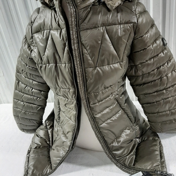 Ladies coats - Picture 1 of 7